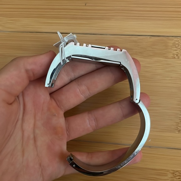 NWT Tory Burch for Fitbit metal hinged bracelet - Picture 6 of 6